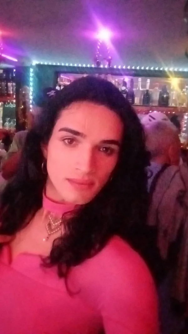 Rubí Avatar Bg