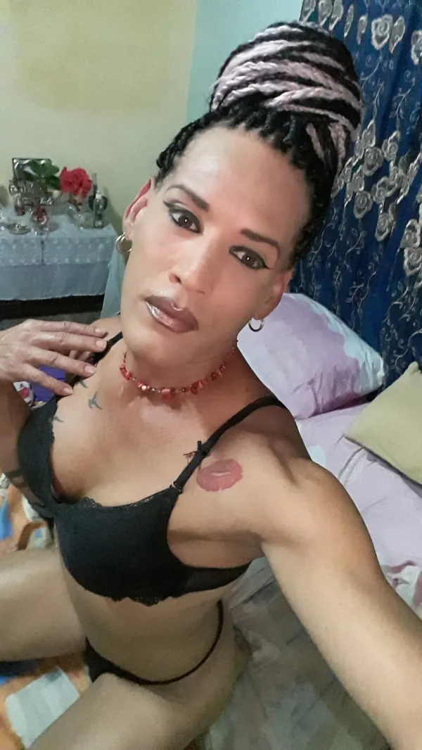 Simone Avatar Bg