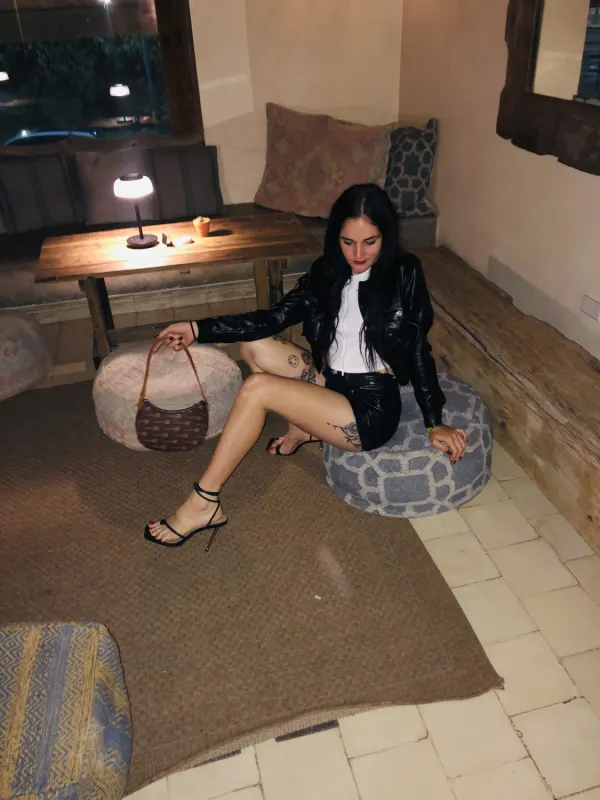 Bárbara Avatar Bg