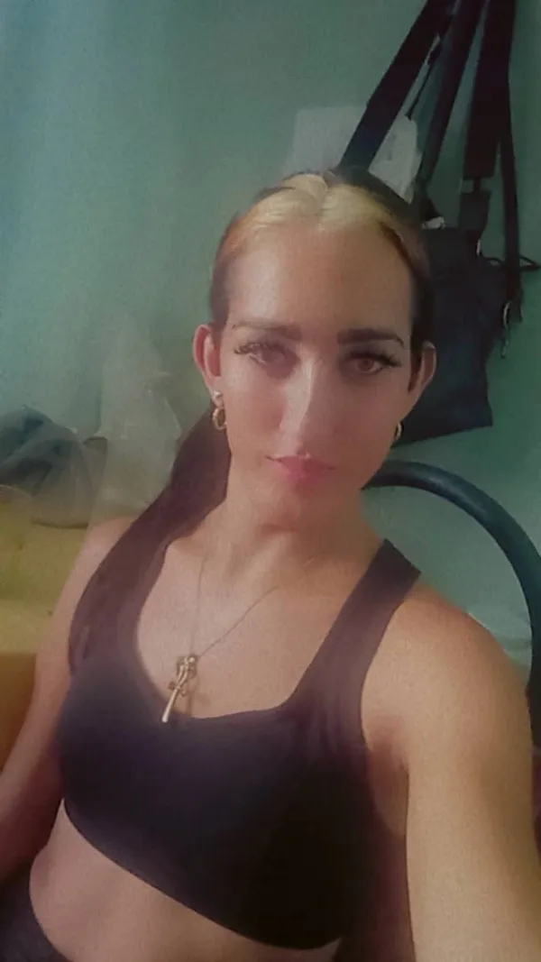 Paola Avatar Bg