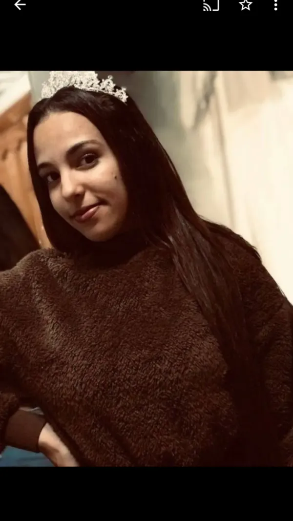 Rubí Avatar Bg