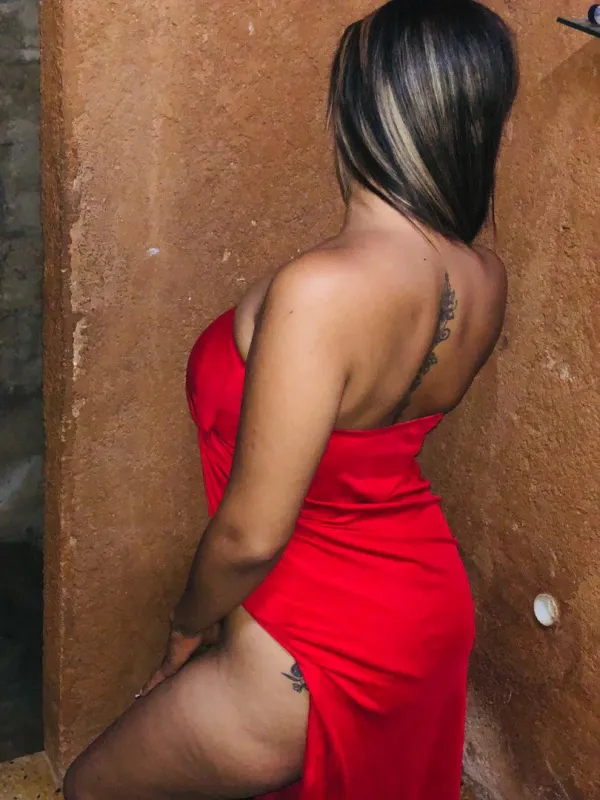 Rubí Avatar Bg