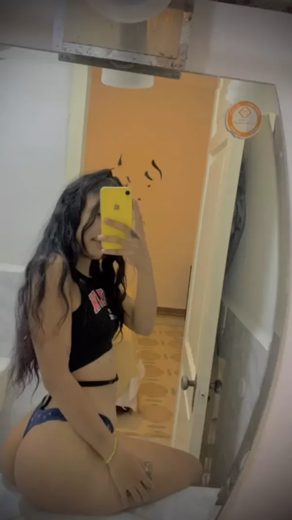 Melany Avatar Bg
