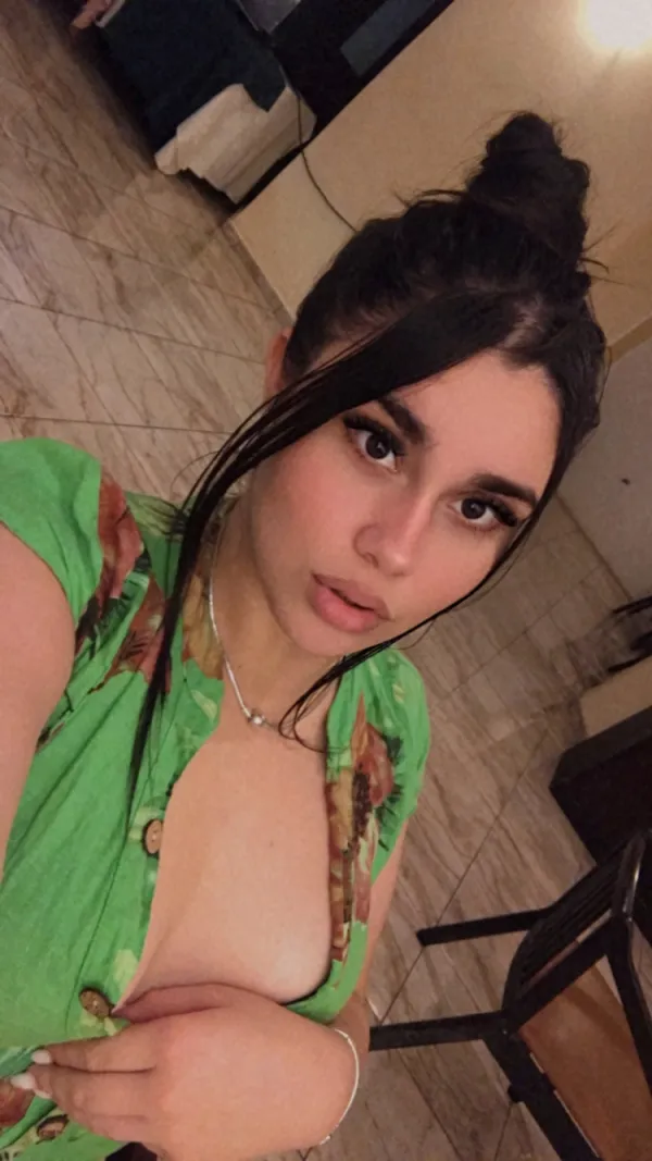 Lía Avatar Bg