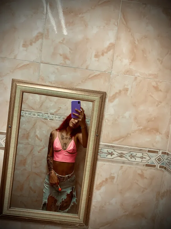 Laura Avatar Bg