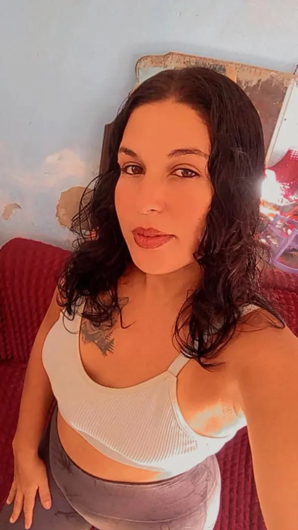 Daniela Avatar Bg