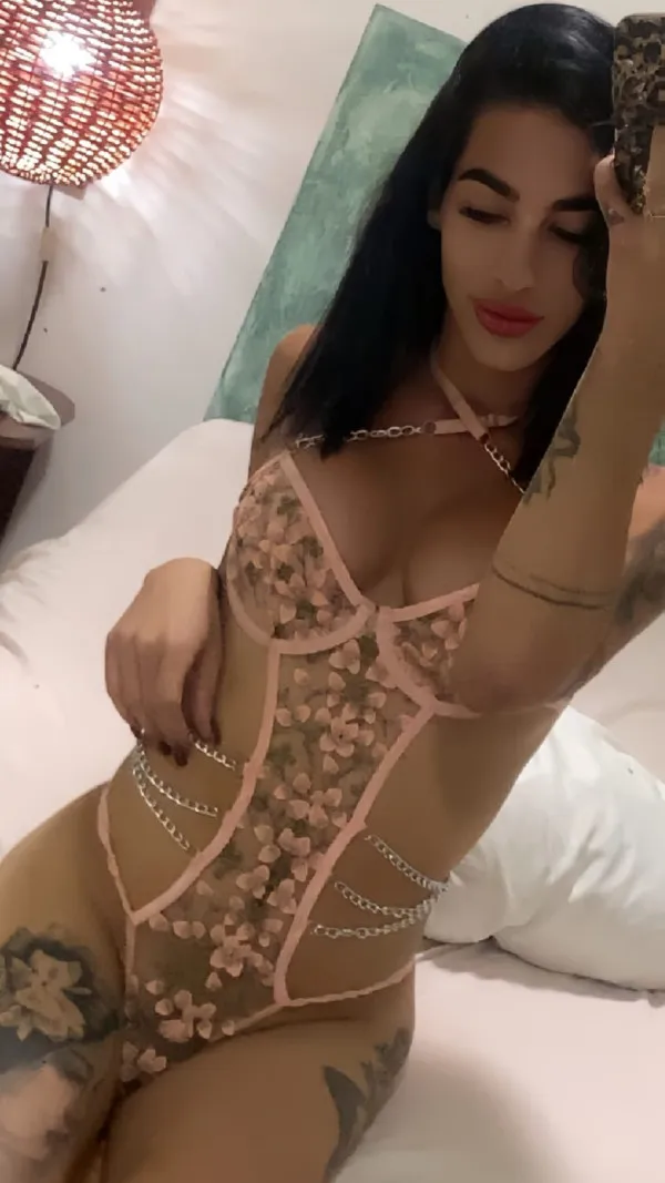 Alejandra Avatar Bg
