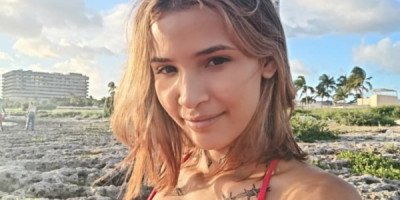 Chica tierna y encantadora para una cita especial