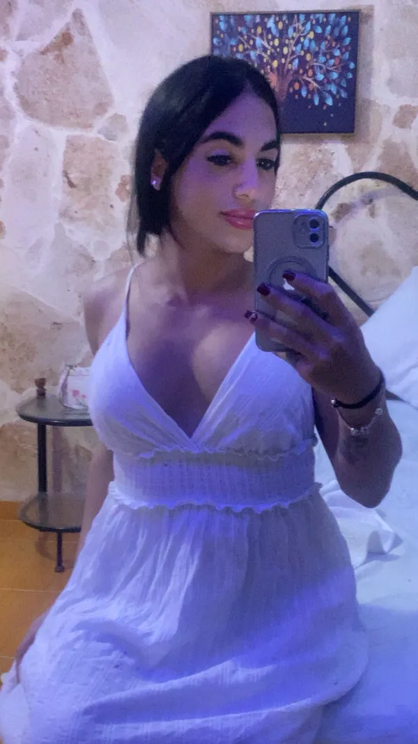 Alejandra Avatar Bg