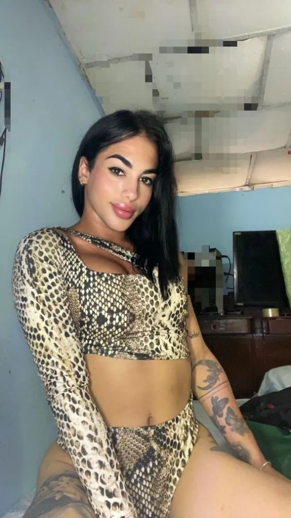 Alejandra Avatar Bg