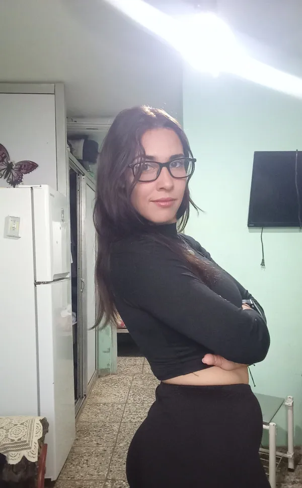 Laura Avatar Bg
