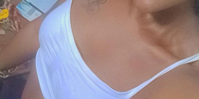 Mulata sexi piel encantadora pelo riso de los que te encantan y un cuerpesito descomunal