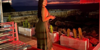 China trigueña bien parecida de alta estatura y cuerpo atractivo