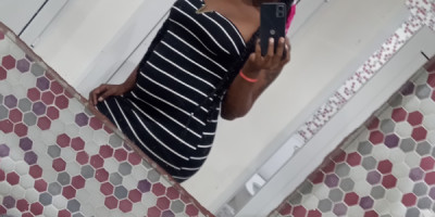 Chica morena en la Habana solo extranjeros