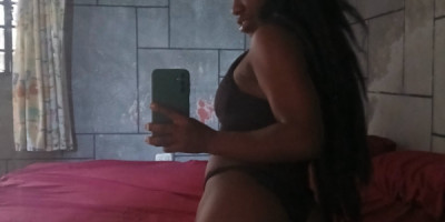 Chica scort Morena Linda de cuerpo lista para satifacer sus necesidades sexuales y fetiches