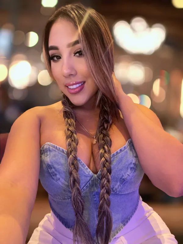 Mía Avatar Bg