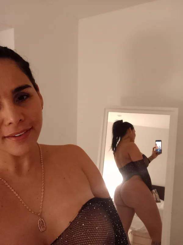 Mariana Latina Avatar Bg