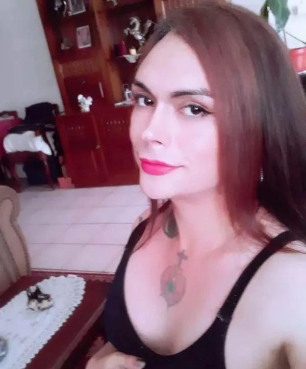 Abril Avatar Bg