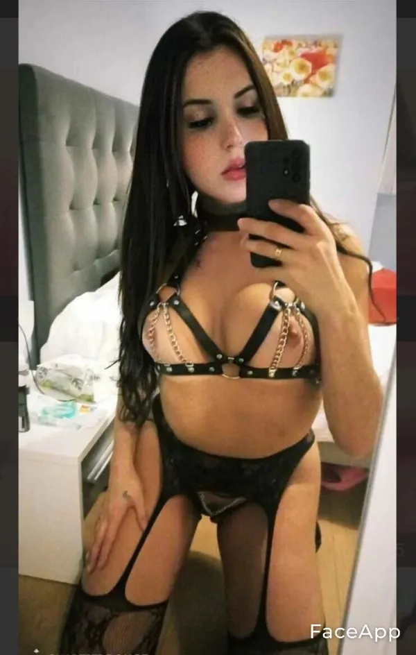 Amanda Top Avatar Bg