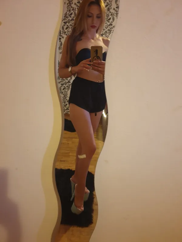 Sara Avatar Bg
