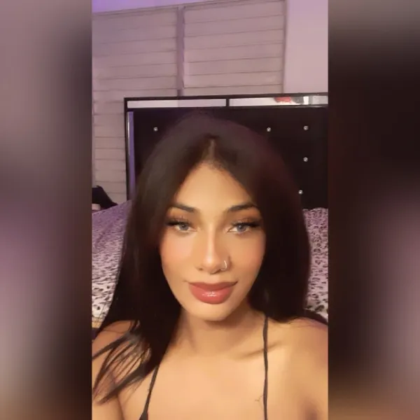 Nicole Transexual Bella Avatar Bg