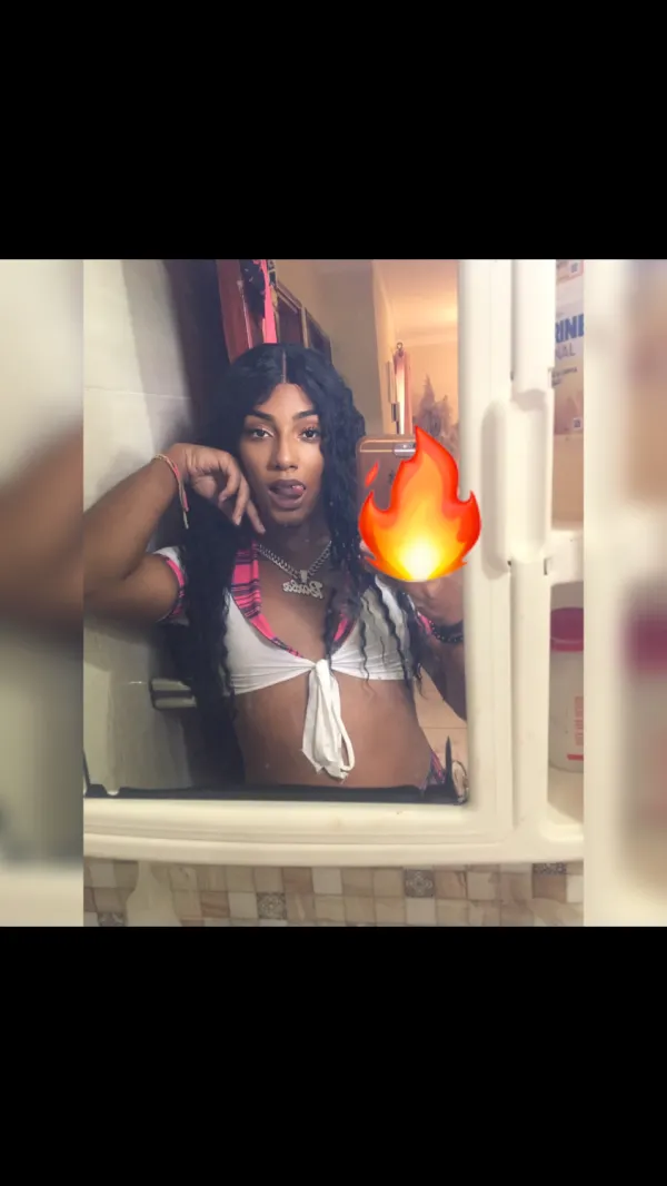 Nicole Transexual Bella Avatar Bg
