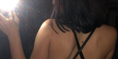 Une belle bombasse fausse blonde qui veut être gâter par des gens généreux
