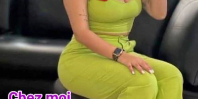 2 belles filles blondes disponible pour triolisme