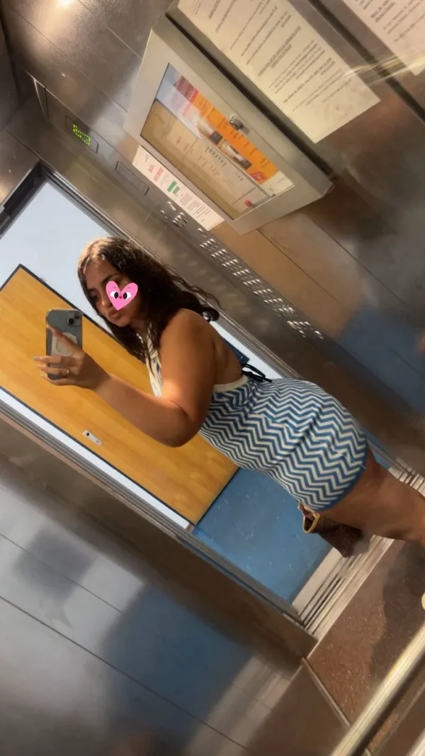Femme Du Jour Avatar Bg