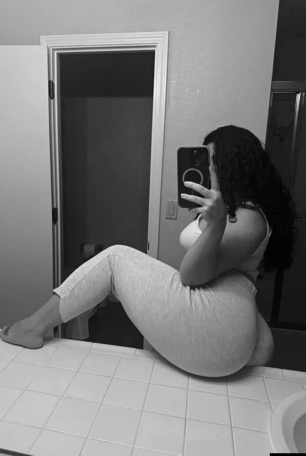 Maya Blonde Avatar Bg