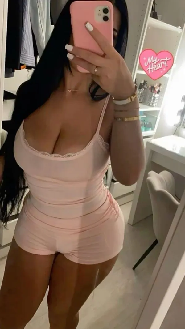 Bouchra Labrune Avatar Bg