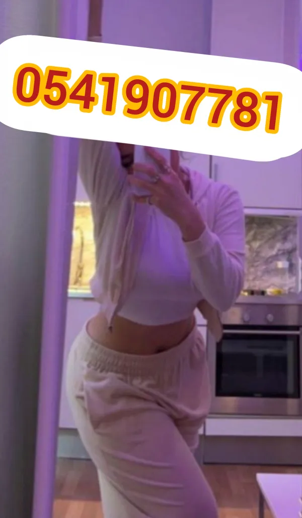 Bouchra Labrune Avatar Bg