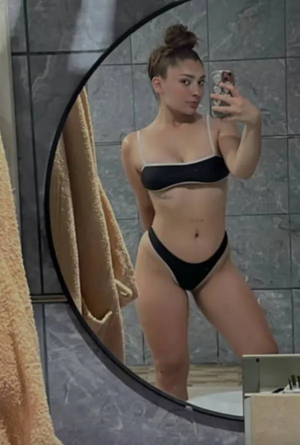 Bouchra Labrune Avatar Bg