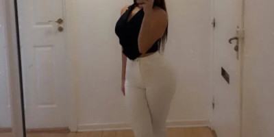 Belle escorte girl disponible pour un service massage