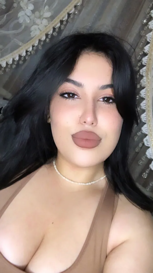 Bouchra Labrune Avatar Bg