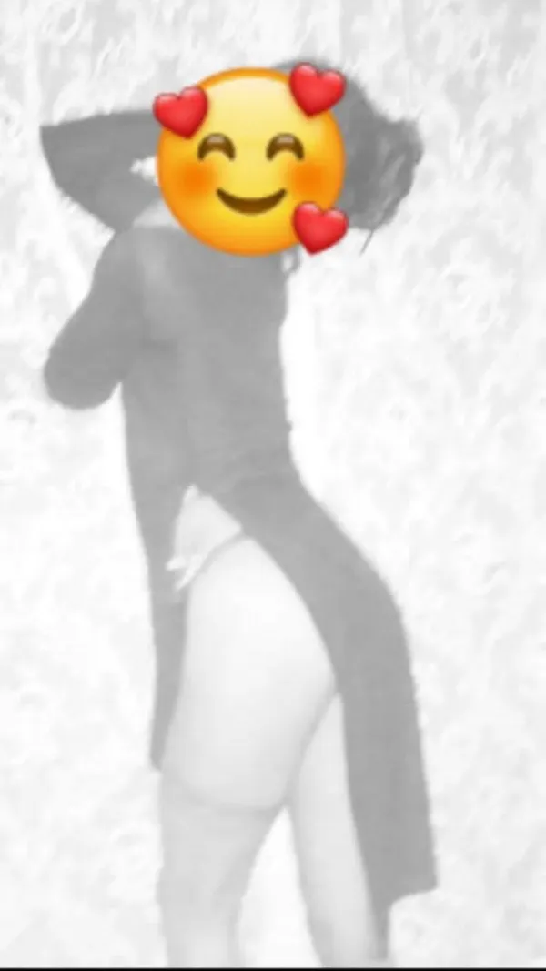 Laura Avatar Bg