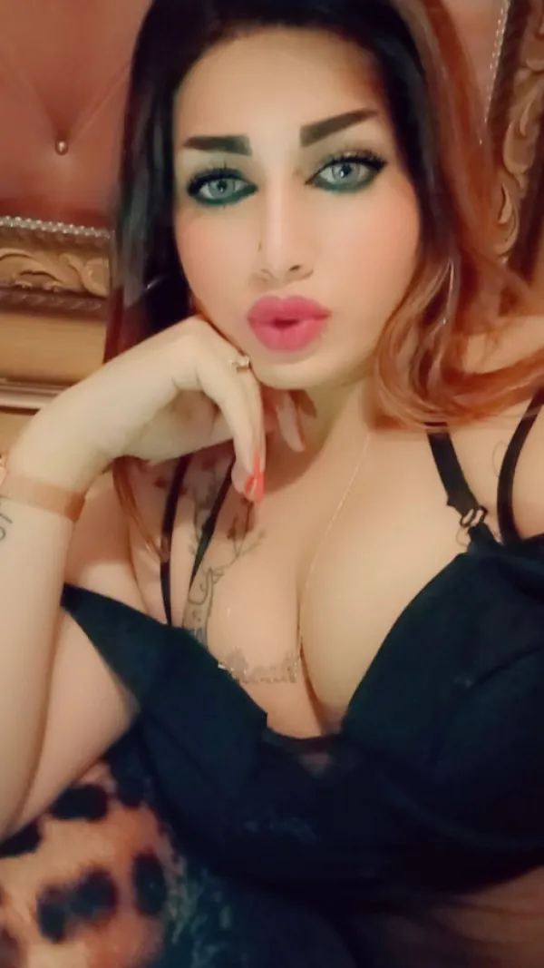 Yasmina Avatar Bg