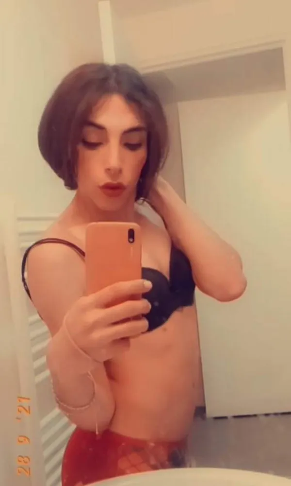 Mila Trav Avatar Bg