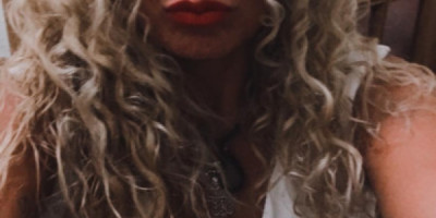 Carol Espagnole blonde sympa 35 ans bon corps bons seins. Je vous