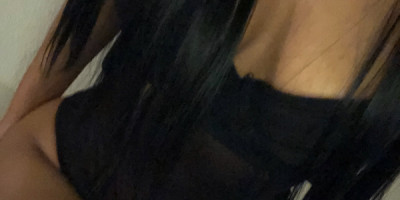 Belle Jeune femme disponible pour vous accepte les hommes de 30ans Min