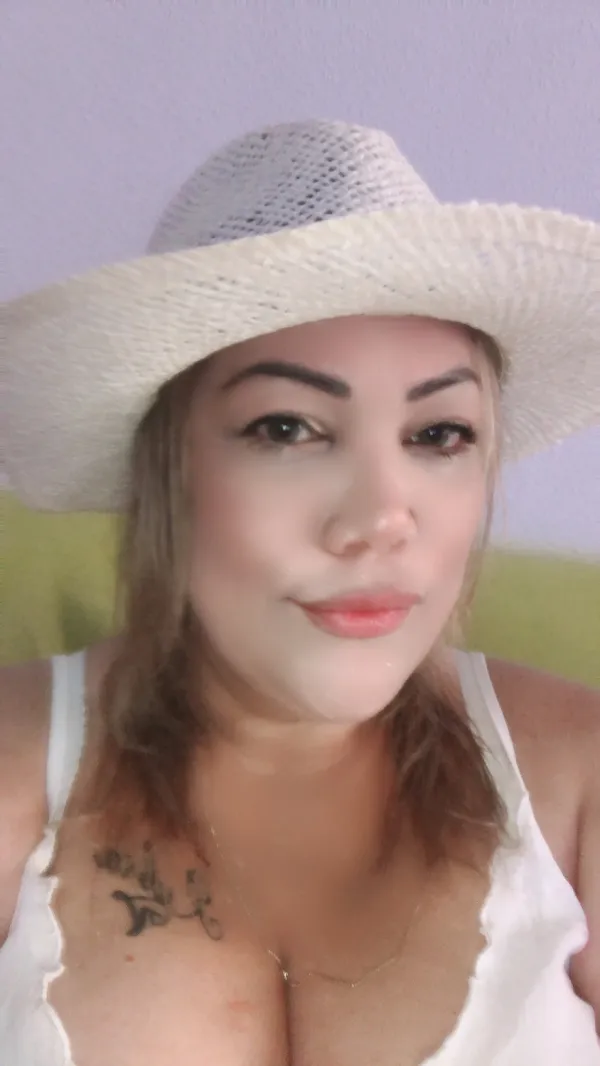 Mariela Avatar Bg