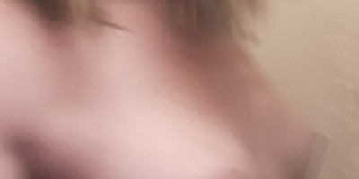 Jolie trans très slpe recois pour massage integral