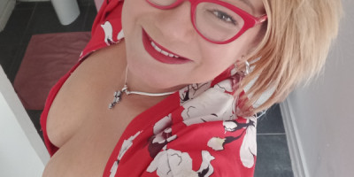 Júlia est une femme belle et affectueuse pour les hommes de bon goût