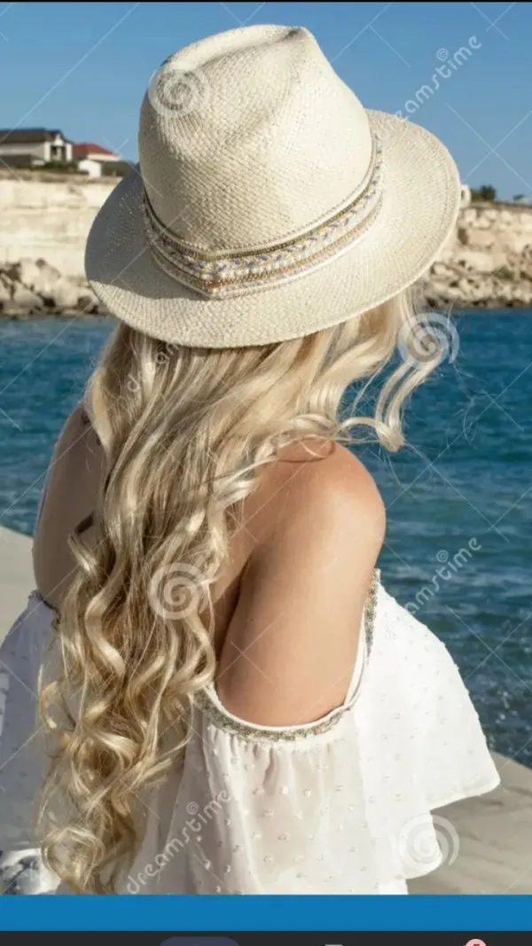 Lizzi Avatar Bg