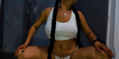 Femme espagnole elegante et très impliquée totalement sexy.