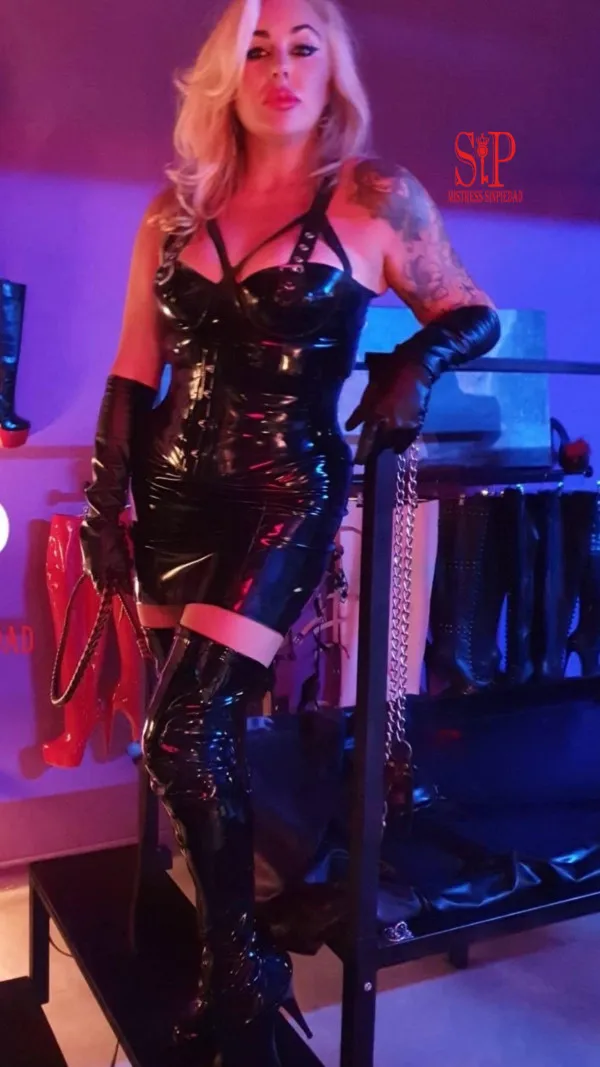 Mistress SinPiedad Avatar Bg