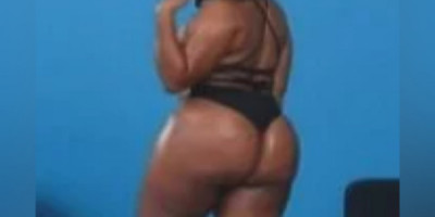 Belle femme gros seins gorge profonde Vous êtes tendu ? Trop tendu... Je connais le remède pour