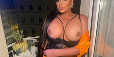 Je suis mely une très grosse trans brésilienne