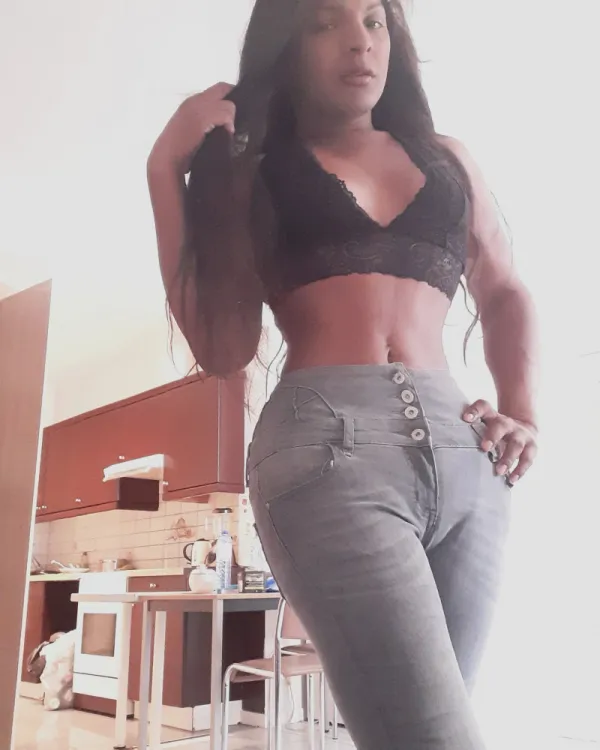 Roxanna Avatar Bg