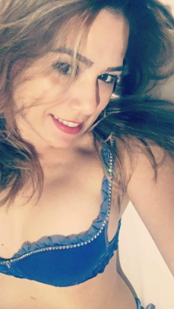 Isadora Avatar Bg
